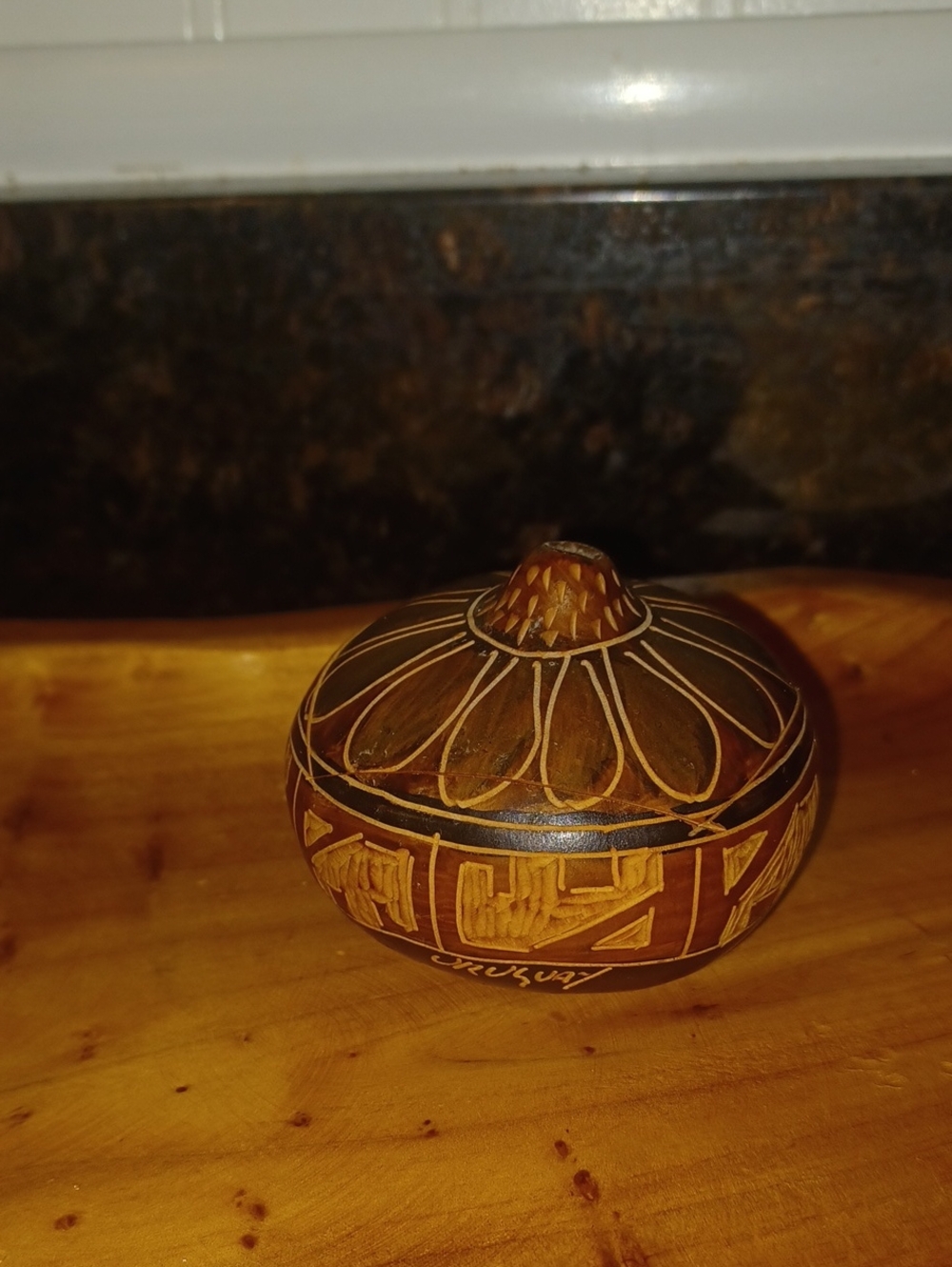 Vintage Uruguayan Hand-Carved Gourd Trinket Box – Taller Oroño (c. 1970s/1980s)
